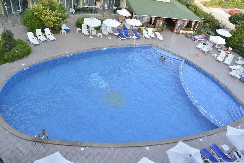 Julia Family Apartments ซันนีบีช ภายนอก รูปภาพ