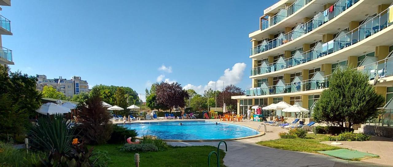 Julia Family Apartments ซันนีบีช ภายนอก รูปภาพ