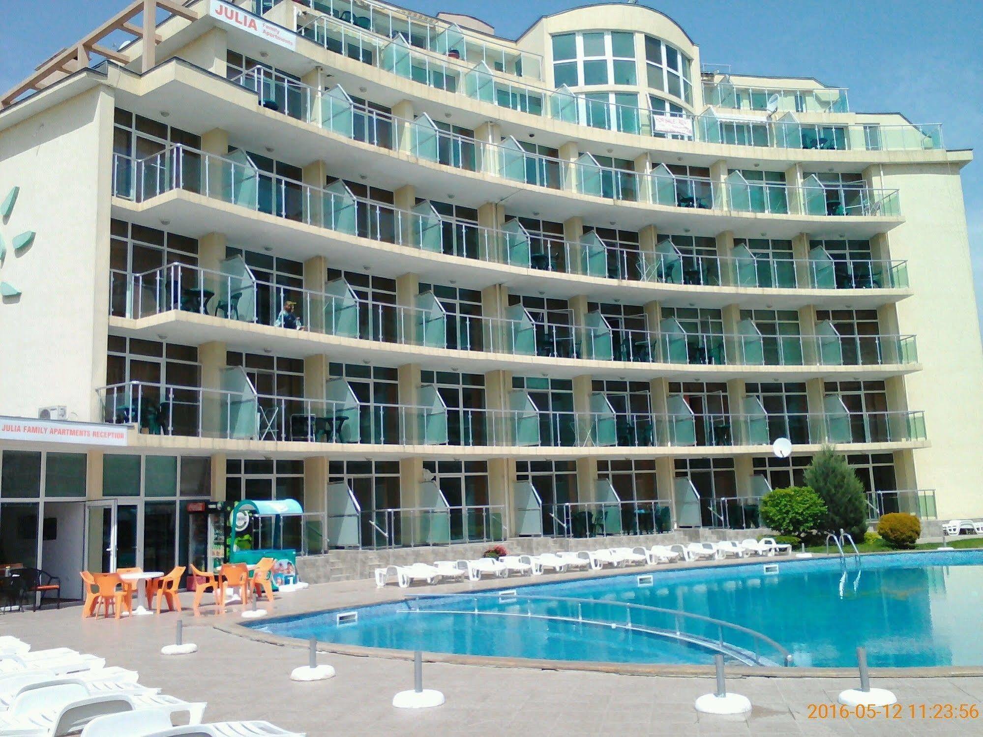 Julia Family Apartments ซันนีบีช ภายนอก รูปภาพ