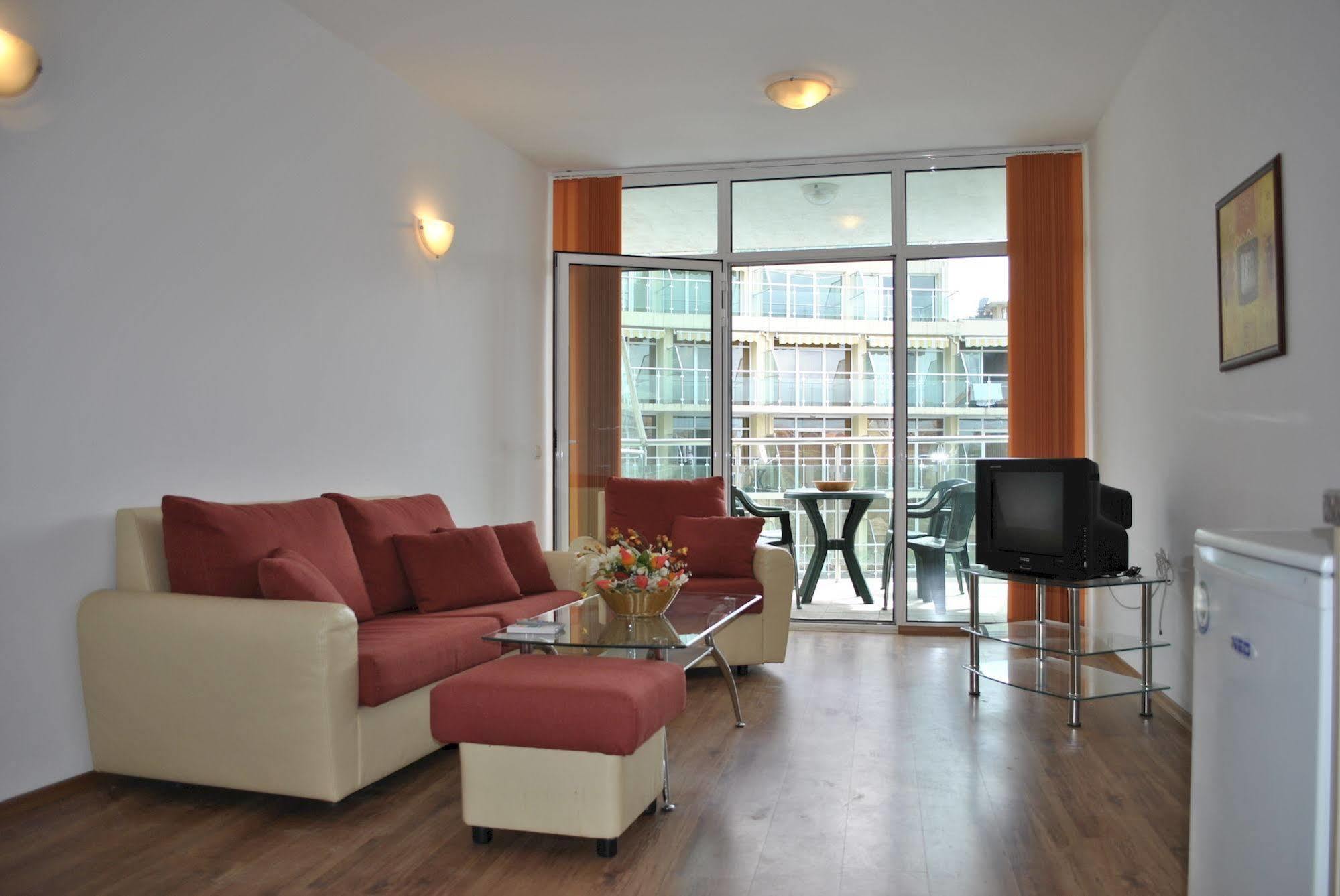 Julia Family Apartments ซันนีบีช ภายนอก รูปภาพ