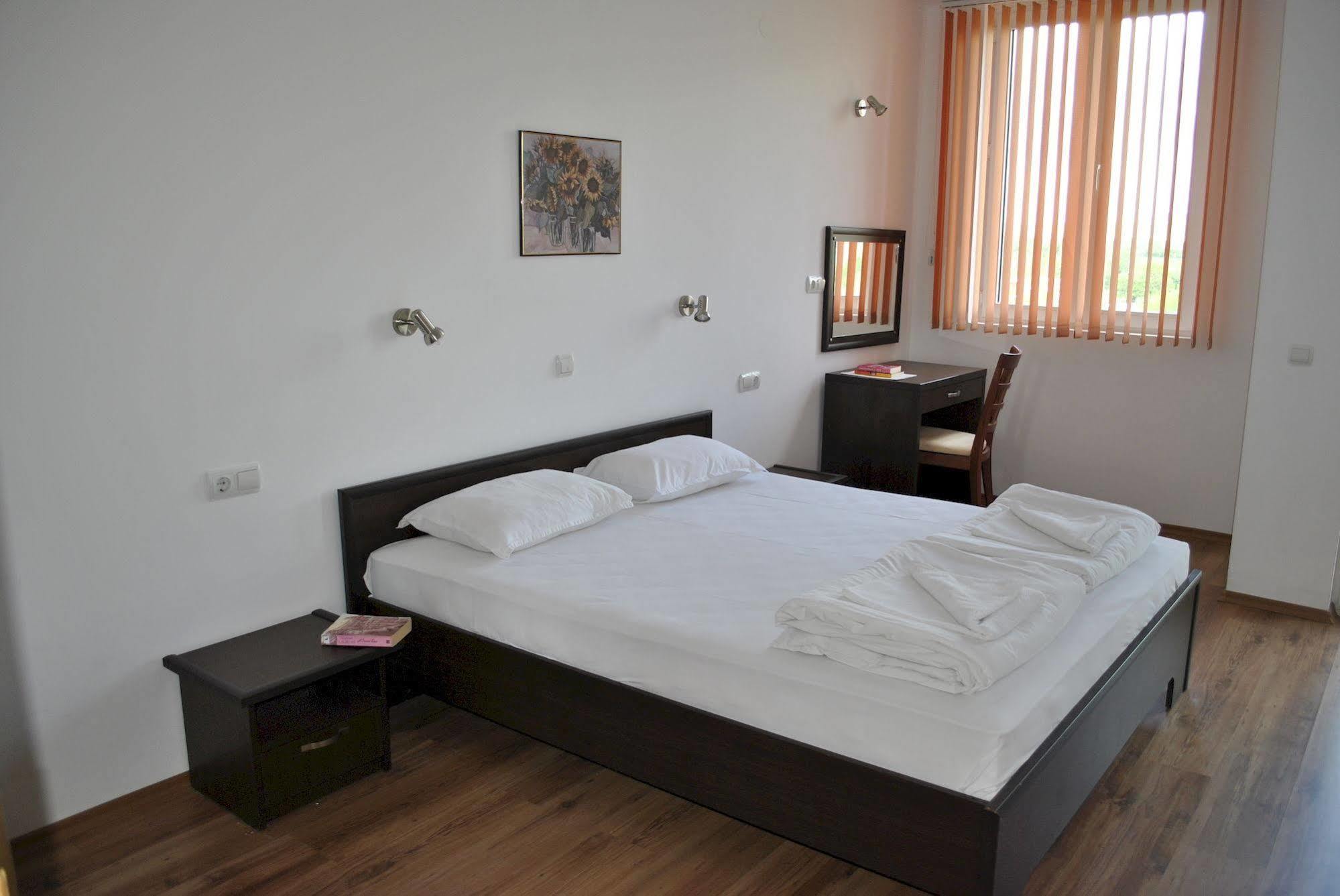 Julia Family Apartments ซันนีบีช ภายนอก รูปภาพ