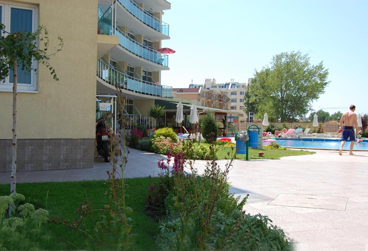 Julia Family Apartments ซันนีบีช ภายนอก รูปภาพ
