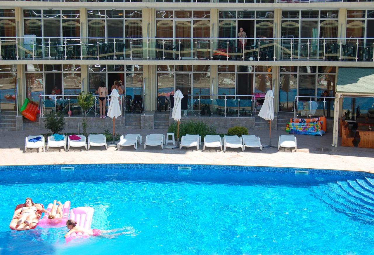 Julia Family Apartments ซันนีบีช ภายนอก รูปภาพ