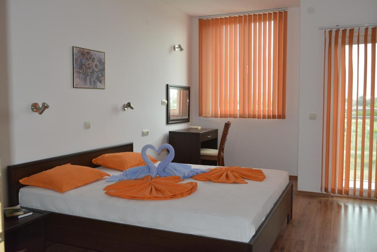 Julia Family Apartments ซันนีบีช ภายนอก รูปภาพ